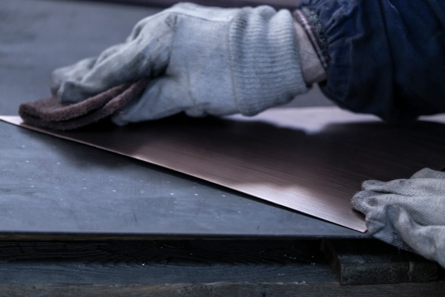 Tailor-made metal surface for architecture and design